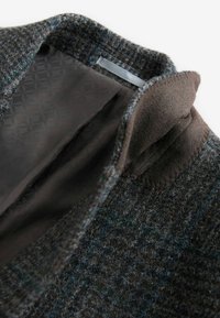 Thumbnail Image 9