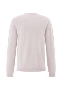 Helle rosa strukturierte Strickjacke mit langen Ärmeln, gerippten Bündchen, Saum und Kragen, von hinten auf einem weißen Hintergrund gezeigt.