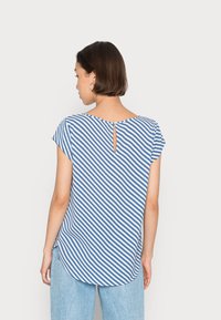 ONLY ONLNOVA LUX - T-shirt estampada - eggnog/blue