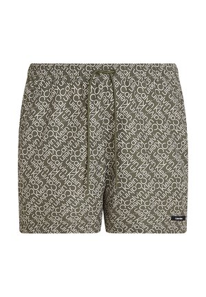 Olivekowe kąpielówki z białym nadrukiem logo na całej powierzchni, elastycznym pasem i sznurkiem. Gładka faktura materiału z bocznymi detalami.