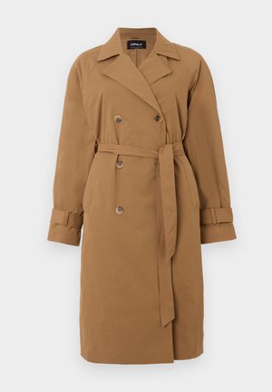 Brun trenchcoat laget av stoff, med dobbeltradet design, spesialkrage, sidelommer og belte knyttet i livet.