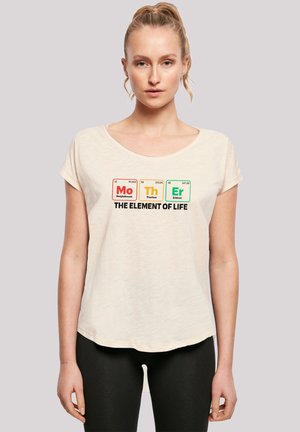 Cremefarbiges T-Shirt mit kurzen Ärmeln, das "Mo Th Er" in Elementbox-Designs zeigt, mit dem Text: "DAS ELEMENT DES LEBENS" darunter.