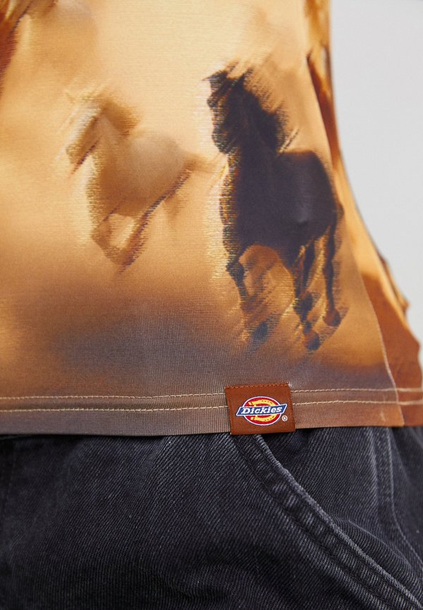 RUNNING WILD  - Top - oak buff4