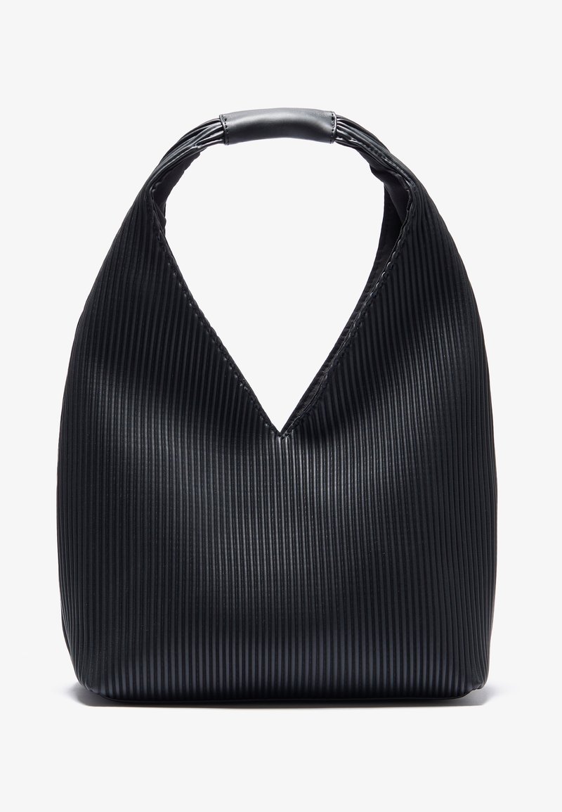 Sac à main noir à côtes verticales avec une poignée rembourrée unique et une ouverture en forme de V dans un style minimaliste.