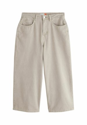 Beige, bredbenede, korte bukser med forreste knap, lynlås, bæltestropper og fem lommer, vist fladt på en hvid baggrund.