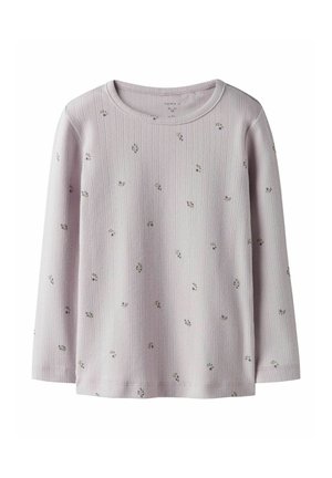 Lichtpaarse shirt met lange mouwen, ribbelstructuur en kleine verspreide bloemenprints in zachte pasteltinten, ronde halslijn en rechte zoom.