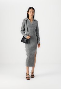 Elisabetta Franchi WOMAN'S DRESS - Φόρεμα-πουλόβερ - nero/burro