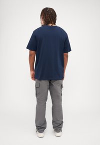 Jack & Jones JJELEGACY BLOCKING TEE O NECK - T-shirt print - navy