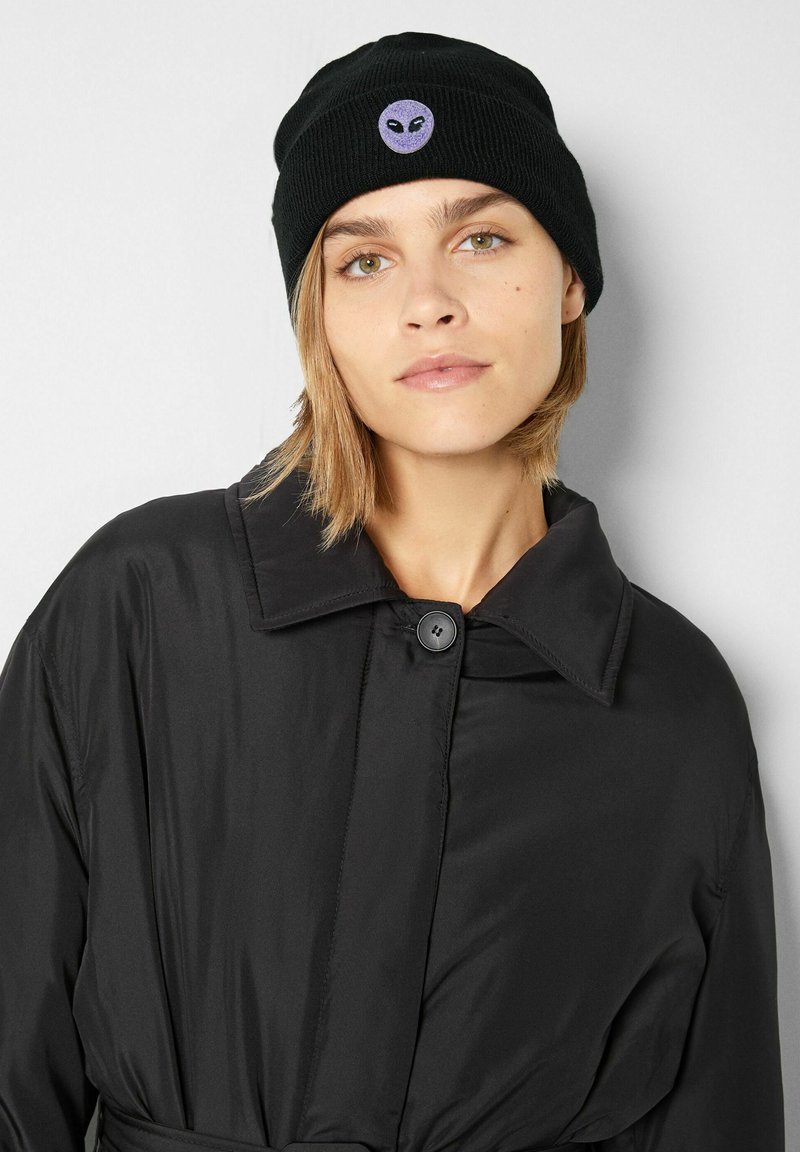 Bershka EMBROIDERED Beanie black Zalando.de