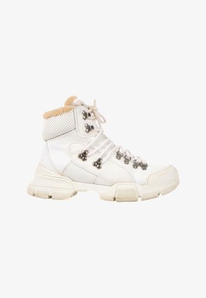 Gucci, SHEARLING LACE UP BOOTS WHITE - Bottes de neige - White