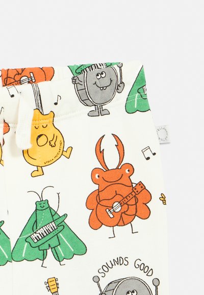 Hvidt stof med farverige tegneserieinsekter, der spiller musikinstrumenter, herunder en rød krabbe med en guitar og et grønt insekt med et keyboard.