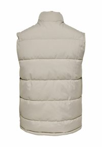 Polstret beige vest med høj krave, der har vandrette quiltede sektioner og en glat tekstur, designet til varme og komfort.