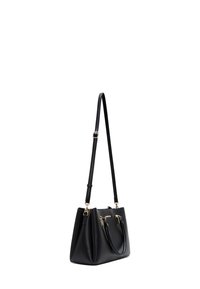Borsa tote nera in pelle con due manici superiori e una tracolla rimovibile. Finiture in tonalità oro e silhouette strutturata. Texture liscia.