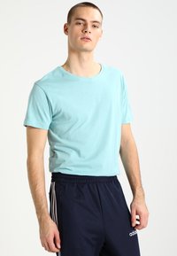 Urban Classics SHAPED LONG - Basic póló - blue mint