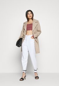 Missguided Petite - SQUARE NECK CROPPED JUMPER - Pitkähihainen paita - mocha - 1