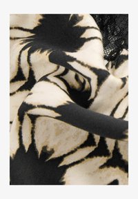 Kijelölve, monochrome geo