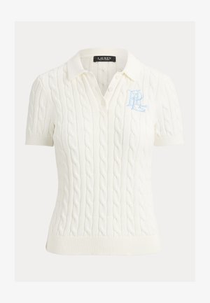 Λευκό πλεκτό πόλο με κοντά μανίκια, γιακά, τρία κουμπιά και μπλε κεντητό λογότυπο "RL" στο αριστερό στήθος.