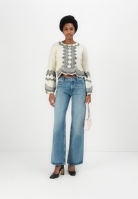 TWINSET Maglione - neve/nero