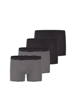 Cztery bokserki męskie, dwa w jednolitej czerni i dwa czarne w białe poziome paski, ułożone w przesuniętym rzędzie.