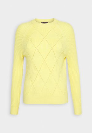 Pull jaune à manches longues en tricot avec texture à motif losange, poignets et ourlet côtelés, col rond.