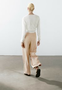 Thumbnail Image 5