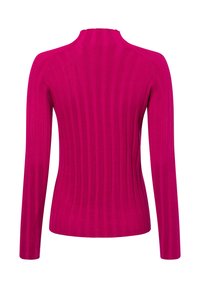 Figurbetonter, langärmeliger Pullover in leuchtendem Rosa, aus gerippter Strickware. Mit hohem Kragen und subtiler Textur im gesamten Design.