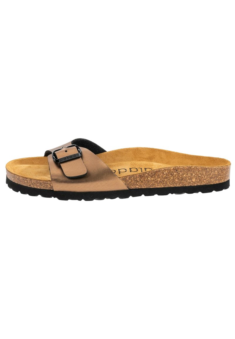Brun slide sandal med en enkelt spänne, korkfotbädd, svart gummisula och en mjuk mockaliknande ovandel med en slät textur.