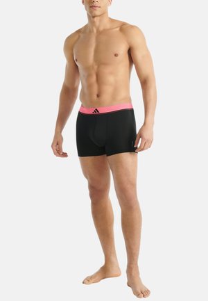 Schwarze Boxer-Shorts mit einem strukturierten, rosa Bund und Logodetails. Hergestellt aus einem dehnbaren Material für Komfort und Passform.