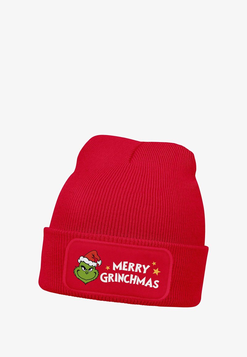 Rote Strickmütze mit Umschlag und einem Aufnäher mit der Aufschrift "Frohe Grinchmas" sowie einer Illustration des Grinch, der einen Weihnachtsmannhut trägt.