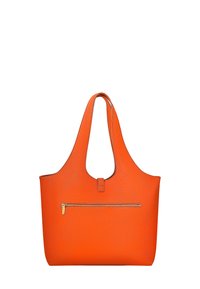 Borsa tote in pelle arancione con finitura testurizzata, manici larghi e tasca frontale con zip in hardware dorato.