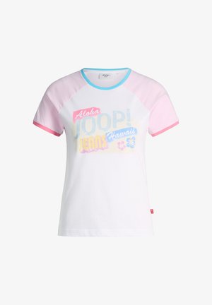 Biała koszulka z pastelowymi różowymi rękawami i niebieskim kołnierzem, z kolorowym napisem „Aloha JOOP! Jeans Hawaii” i kwiatowymi grafikami na piersi.