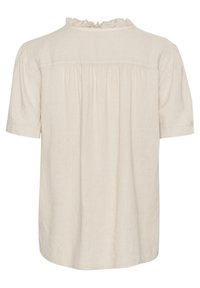 Blusa in lino beige con maniche corte, colletto arricciato, dettagli raccolti sulla schiena e vestibilità ampia. Texture liscia con un aspetto naturale.
