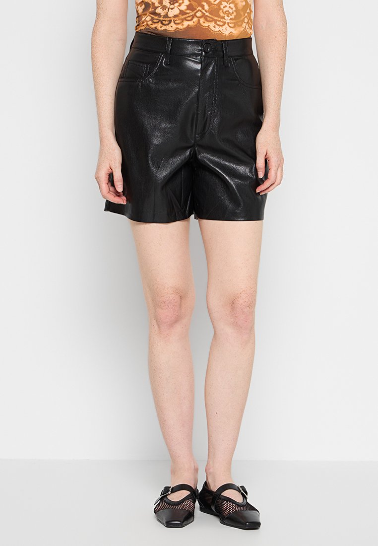 Nanushka Shorts zwart
