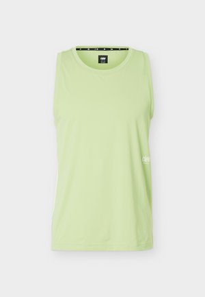 Canotta sportiva verde chiaro senza maniche con collo rotondo e piccolo logo sul lato inferiore.