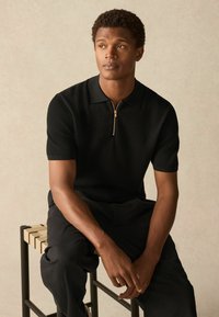 Next TEXTURED SHORT SLEEVE ZIP - Polo majica - black
