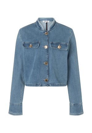 Hellblaue kurze Jeansjacke mit rundem Kragen, langen Ärmeln, vorderen Metallknöpfen und zwei mit Knöpfen verschließbaren Brusttaschen.
