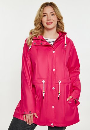 Rosa Regenjacke mit Kapuze mit Kordelzug, weißen Akzenten, Druckknöpfen und Taschen. Aus glattem, wasserdichtem Material gefertigt, mit lockerer Passform.