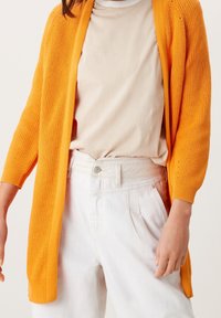 s.Oliver Chaqueta de punto - apricot
