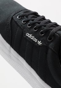 adidas Originals Baskets basses - black