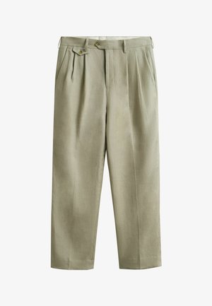 Pantalon beige taille haute, coupe ajustée, avec plis à l'avant, poches latérales, passants pour ceinture et une patte boutonnée sur la ceinture.