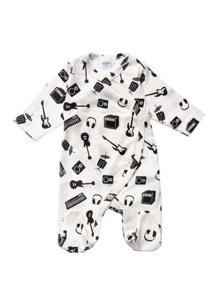 Hvid babybody med lange ærmer med sorte print af musikinstrumenter, herunder guitarer, trommer, hovedtelefoner, keyboard og forstærkere.
