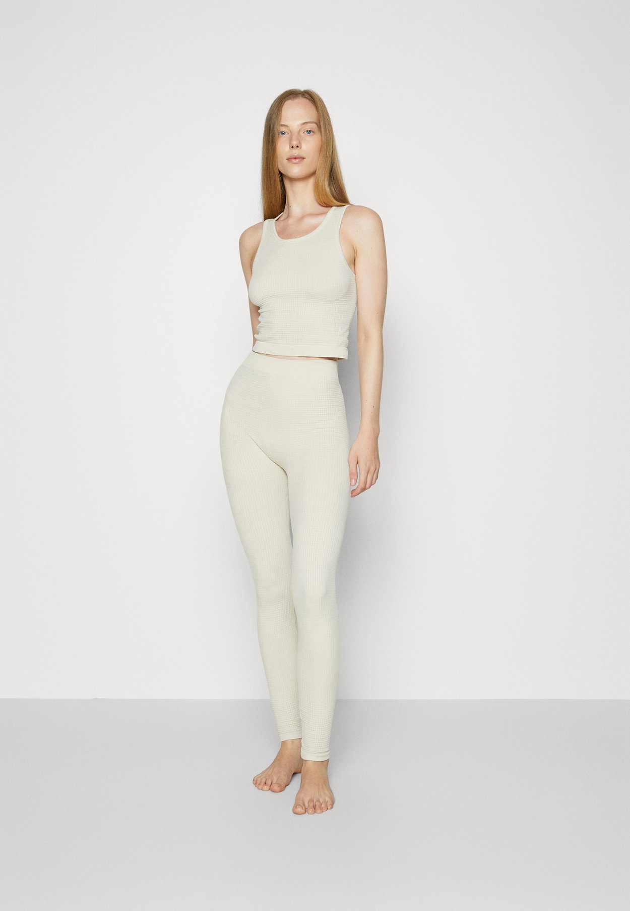 ONLVEGA SEAMLESS ONECK CROP