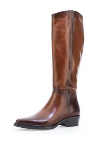Botte haute en cuir marron avec un petit talon noir et un bout pointu, présentée sur fond blanc.