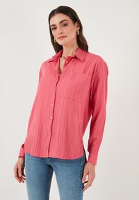 Unselected, fuchsia