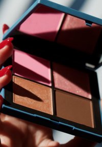 NARS HOT ESCAPE CHEEK PALETTE - Rouge