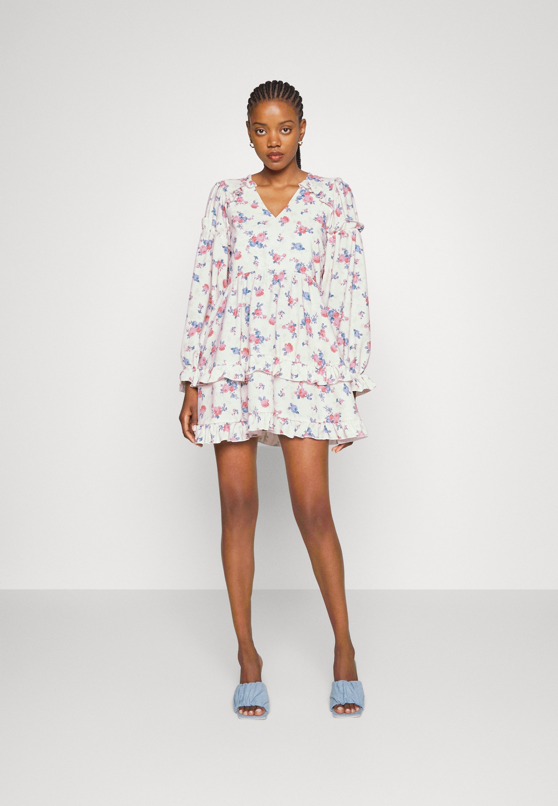IN THE STYLE LORNA LUXE FLORAL FRILL 