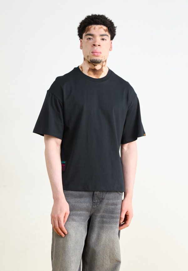 ALOHA  - Print T-shirt3