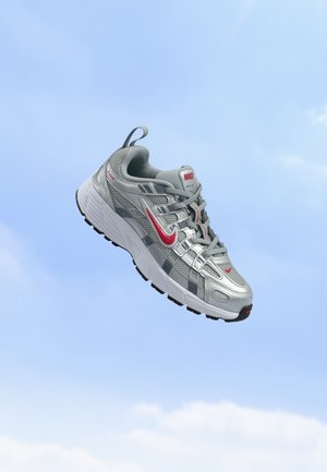 Nike Sportswear, P 6000 UNISEX - Маратонки - metallic silver-coloured/gym red/flat silver-coloured/cool grey