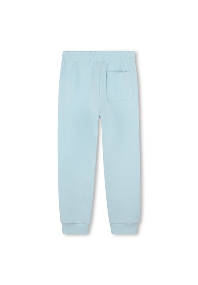 Pantalons de survêtement en coton bleu clair avec une taille élastique, des poignets côtelés et une poche arrière unique. Texture lisse et coupe décontractée.