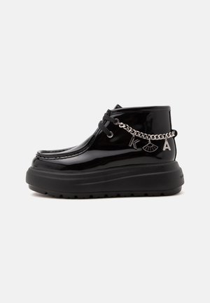 KARL LAGERFELD, KATYA CHAIN CHARMS CHUKKA - Sportieve veterschoenen - black